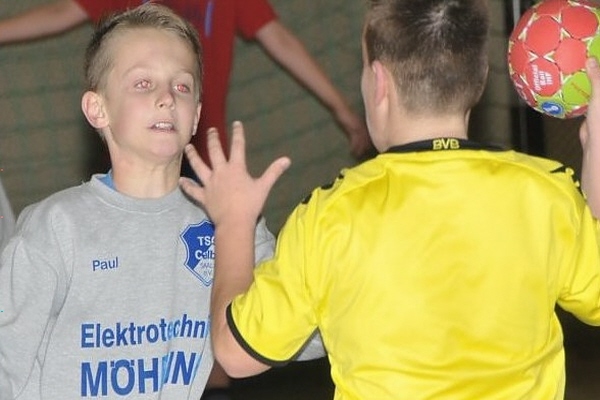 Paul Steffen gehört zu den erfolgreichsten Torschützen der Mannschaft. Das A und O im Handball ist eine stabile Deckung. Deshalb wird im Training auf die Abwehrarbeit besonders viel Sorgfalt gelegt. | Foto: Nadja Reichert