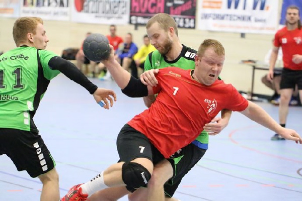 An diesem Wochenende ging es auch für die 2. Männermannschaft endlich in der neuen Sporthalle Unter den Zindeln zur Sache. Gegner war die 2. Mannschaft von der TSG Calbe. Als Tabellendritter galt Calbe als Favorit.  